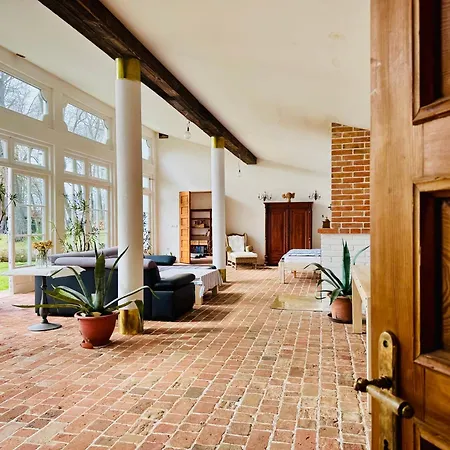 Stara Oranzeria Dwor Villa *